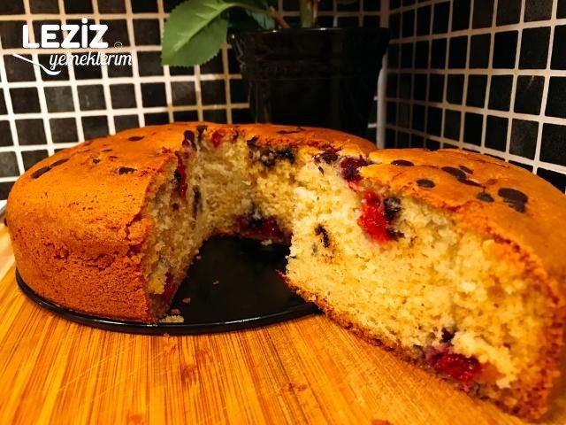 Damla Çikolatalı Ve Orman Meyveli Kek