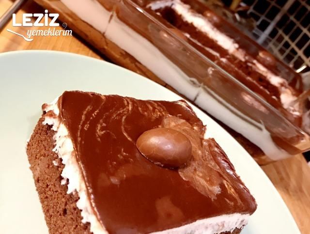 Ganaj Soslu Çikolatalı Kek (Pasta Tadında)