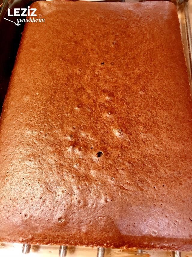 Ganaj Soslu Çikolatalı Kek (Pasta Tadında)