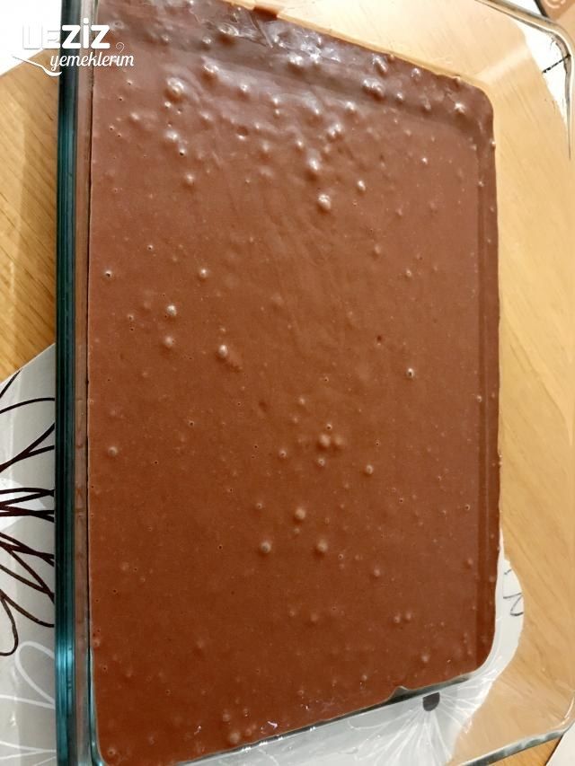 Ganaj Soslu Çikolatalı Kek (Pasta Tadında)