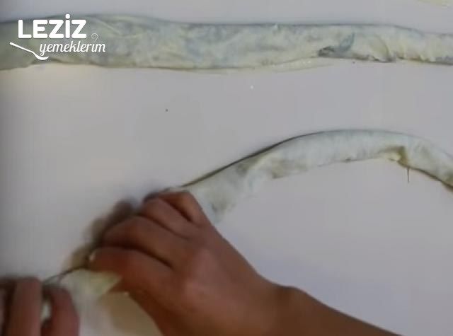 Leziz Kıymalı Börek