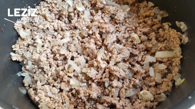 Leziz Kıymalı Börek