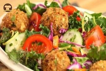 Ispanaklı Falafelli Salata