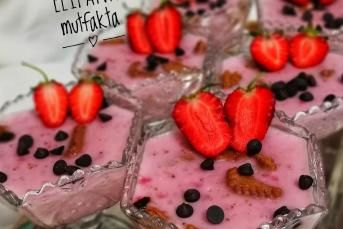 Çilekli Bisküvili Muhallebi Tarifi