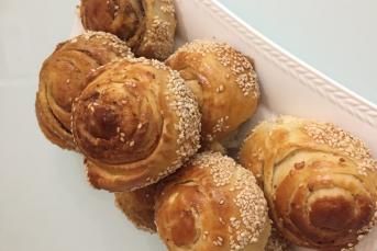 Susamlı Rulo Katmer Poğaça