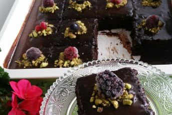 Bol Soslu Islak Kek Tarifi