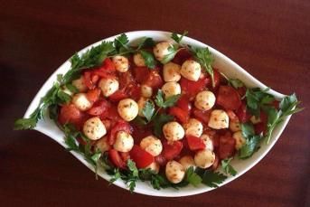 Mozarelle Peynirli Salata