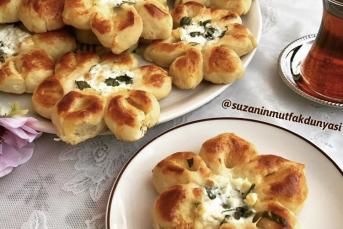 Çiçek Poğaça (Yoğurt Suyu İle Yapılmış)