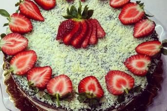 Enfes Kremalı Çikolatalı Pasta