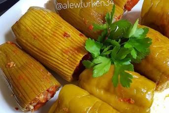 Acılı Ekşili Ve Sarımsaklı Etli Kabak Ve Biber Dolması