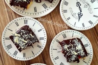 Pratik Vişneli Kremalı Pasta (Tembel Pastası)