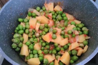 Zeytinyağlı Bezelye Yemeği