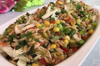 Tavuklu Şehriye Salatası Tarifi Nasıl Yapılır