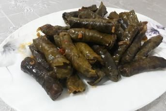 Zeytinyağlı Yaprak Sarması Tarifi Nasıl Yapılır