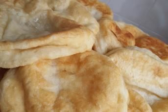 Altın Sarısı Renginde Anne Pişisi