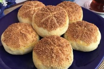 Susamlı Puf Poğaça (Yoğurt Suyu İle Yapılmış)