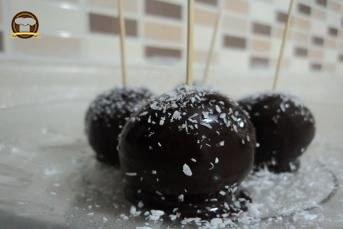 Meyveli Çikolatalı Toplar