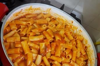 Yoğun Soslu Sarımsaklı Makarna