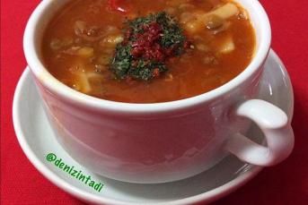 Erişteli Yeşil Mercimek Çorbası Tarifi