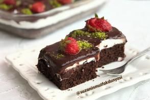 Krem Şantili Çikolata Soslu Kek