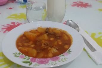 Etli Nohutlu Patates Sulusu