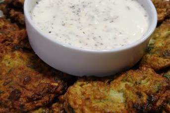 Kabaklı Havuçlu Mücver (Dip Sos İle)