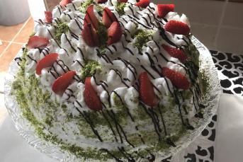 Çilekli Pasta (Krem Şantili)