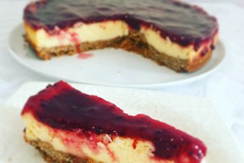 Böğürtlen Soslu Cheesecake