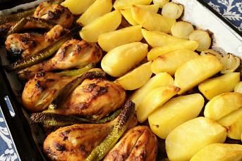 Fırında But Yemeği (Acılı Bol Sarımsaklı)