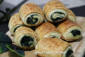 El Açması Ispanaklı Börek Tarifi
