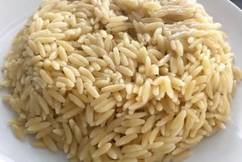 Tavuk Suyuna Arpa Şehriye Pilavı