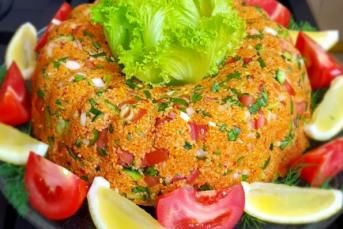 Sarımsaklı Kısır (Kek Kalıbında)