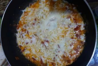 Kaşarlı Menemen Tarifi