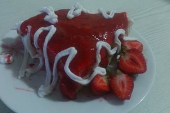 Çilekli Yaz Pastası (Çok Hafif)