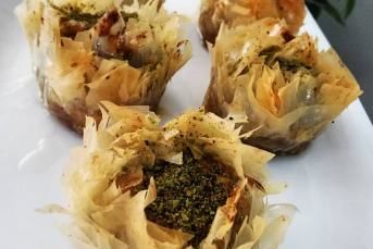 Yufkalı Fıstıklı Revani