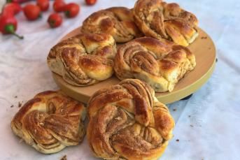 Haşhaşlı Açma Çörek