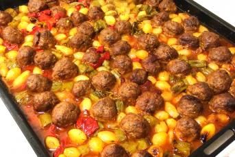 Arpacık Soğanlı Tepsi Kebabı