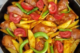 Fırında Soslu Tavuklu Patates