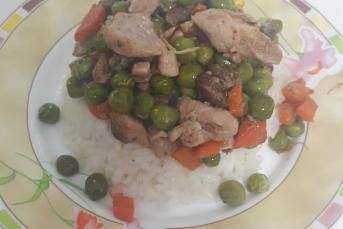 Tavuklu Bezelyeli Pilav Tarifi