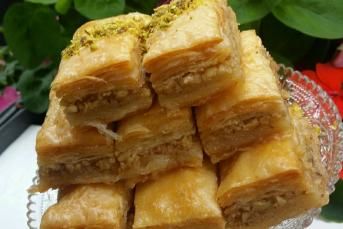 Dört Beze İle Pratik Baklava