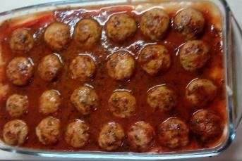 Közde Patlıcan Yatağında Soslu Köfte