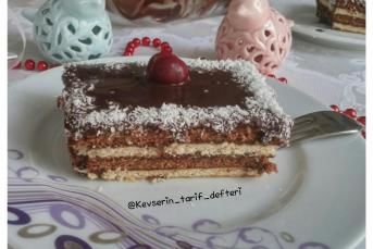 Çikolata Soslu Şipşak Bisküvi Pastası