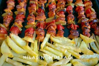 Fırında Tavuk Çöp Şiş Ve Patates