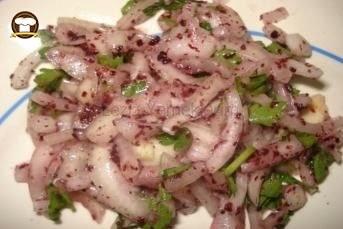 Sumaklı Soğan Salatası