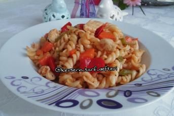 Sebzeli Tavuklu Demleme Makarna