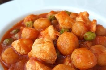 Bulgur Köfteli Tavuk Yemeği