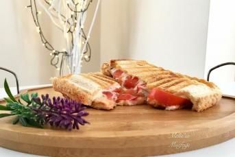 Naneli Domatesli Kaşarlı Tost (Videolu)