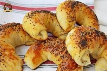 Peynir Ve Zeytinli Ay Çöreği