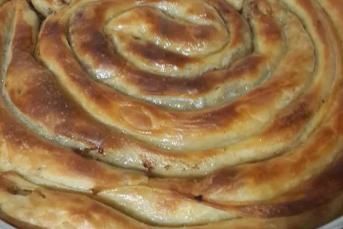 Kıymalı El Açması Çarşaf Böreği