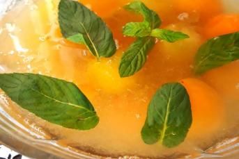 Erik Ve Kayısı Kompostosu